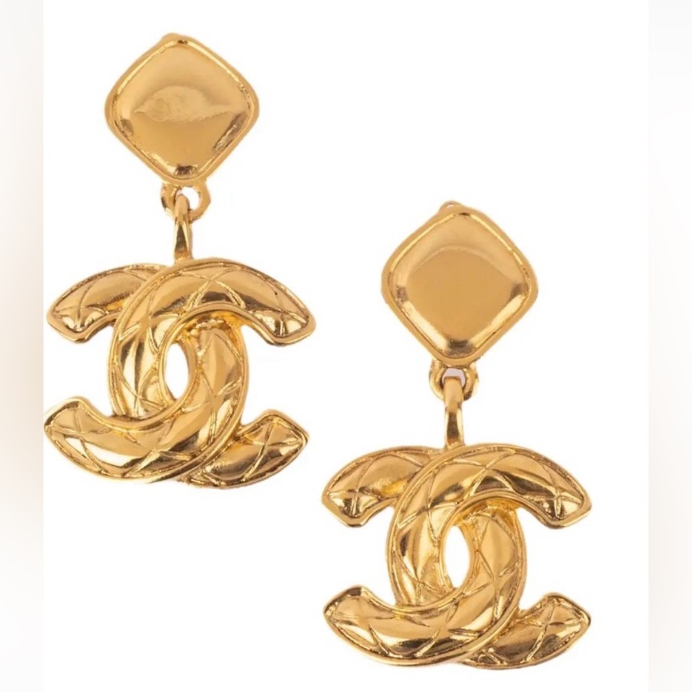 CHANEL Gold Clip-On Earrings. 80’s, Vintage, Luxury.